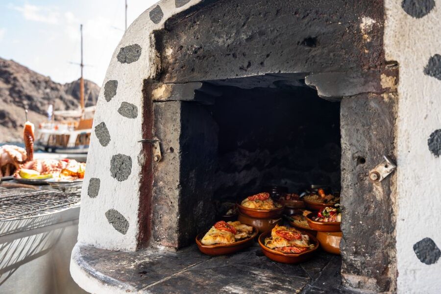 Santorini: Volcanic Islands Cruise with Hot Springs Visit - Meeting the Boat at Athinios or the Old Port