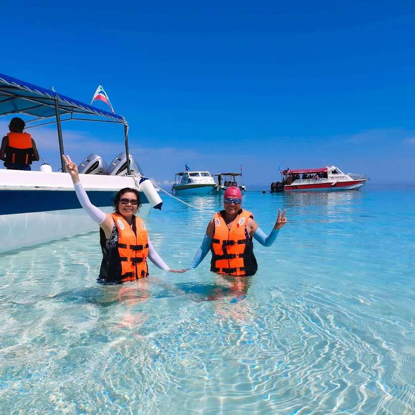 Semporna: Explore 3 Islands Tour Snorkel or Dive & Lunch - Lunch at a quiet mid-day stop