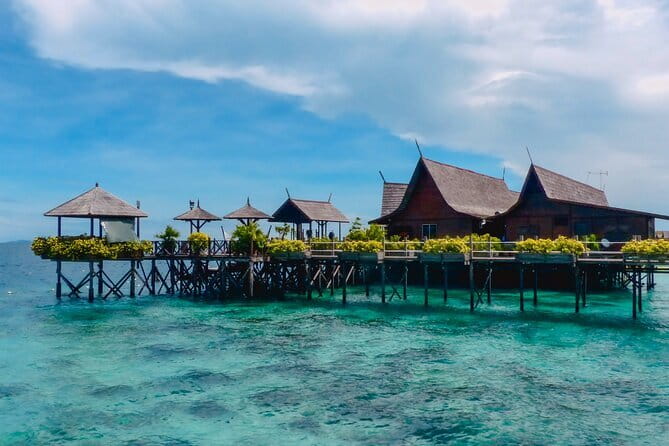 Semporna Hike Bohey 3 Island Snorkel Dive Tour and Lunch - Lunch arrives under the canopy
