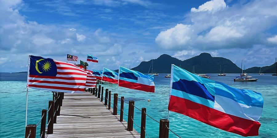 Semporna : Island Hopping Semporna Adventure - A glimpse of Bajau Laut life at Mantabuan