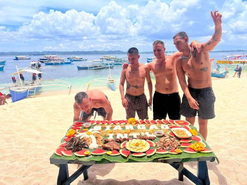 SIARGAO: PRIVATE ISLAND HOPPING GUYAM, DAKU AND NAKED ISLAND - Starting in General Luna by tuk tuk and boat
