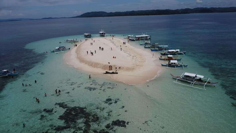SIARGAO TRI-island DAKU/NAKED/GUYAM free drone/lunch - Starting in General Luna and riding out to sea