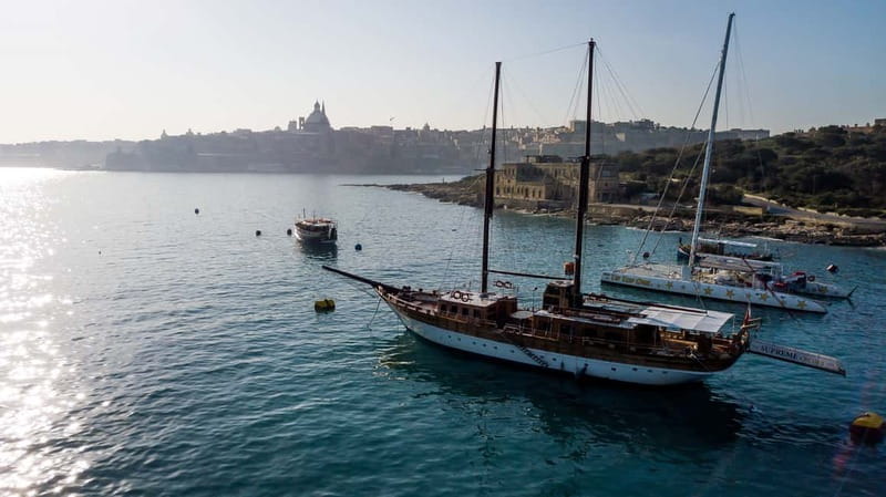 Sliema: 3-Islands Cruise with Buffet Lunch and Drinks - Cruising past Malta’s cliffs
