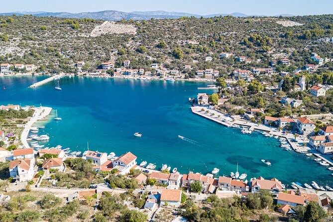 Speedboat Blue Lagoon & 3 Islands tour from Trogir - Maslinica on Šolta, with time for lunch