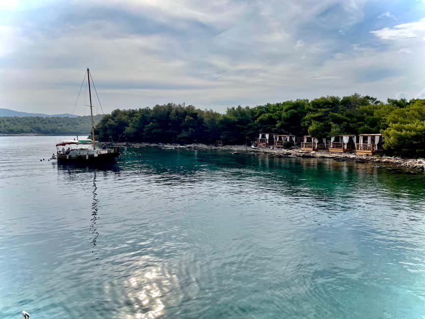 Speedboat to 3 islands: Hvar, Brač, Zečevo with watersports - Boat comfort, group size and practical details