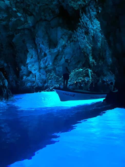 Split: 5 Islands Full-Day Tour to Blue Cave, Vis & Hvar - Vis and the cliffs along the southern coast