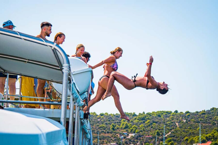 Split: Blue Lagoon, 3-Island Boat Tour & Mediterranean Lunch - Food, drinks, music, and the overall mood