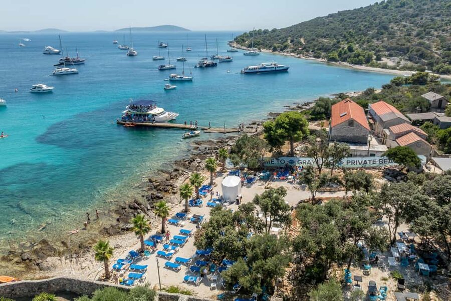Split: Blue Lagoon 3 Islands All-Inclusive Cruise with Lunch - Food, drinks, and comfort on board