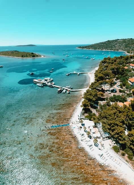 Split: Blue Lagoon & 3 Islands Small Group Speedboat Tour - Maslinica on Šolta for a slower finish