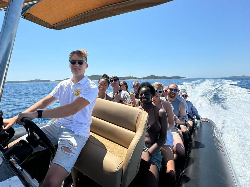 Split: Blue Lagoon, Hvar and 6 Islands Small Group Boat Tour - Maslinica and Šolta offer the most local pause
