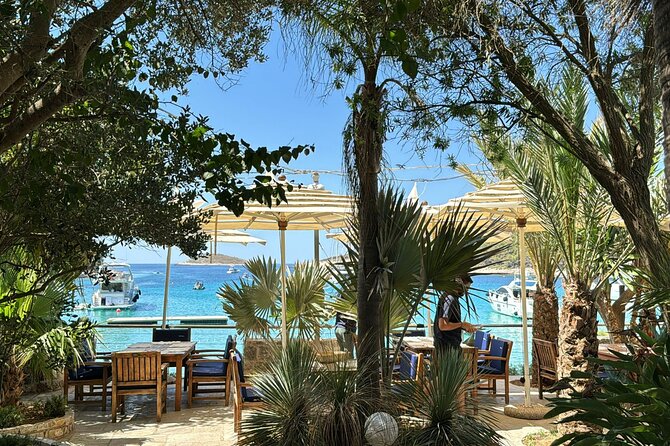 Split: Blue Lagoon, Hvar, Brač, 6 Islands Boat Tour - Small Group - Maslinica: a quieter side of Šolta