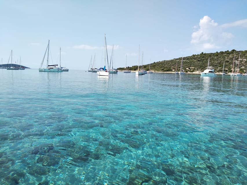 Split/Trogir: Half-Day 3-Island Speedboat Adventure - Maslinica on Šolta: a slower hour ashore