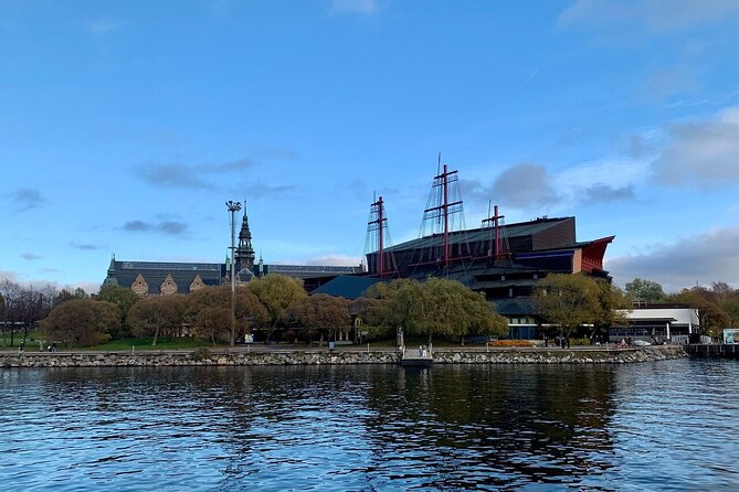 Stockholm: 2 Hour Guided Archipelago Tour - Boat comfort, seating, and weather