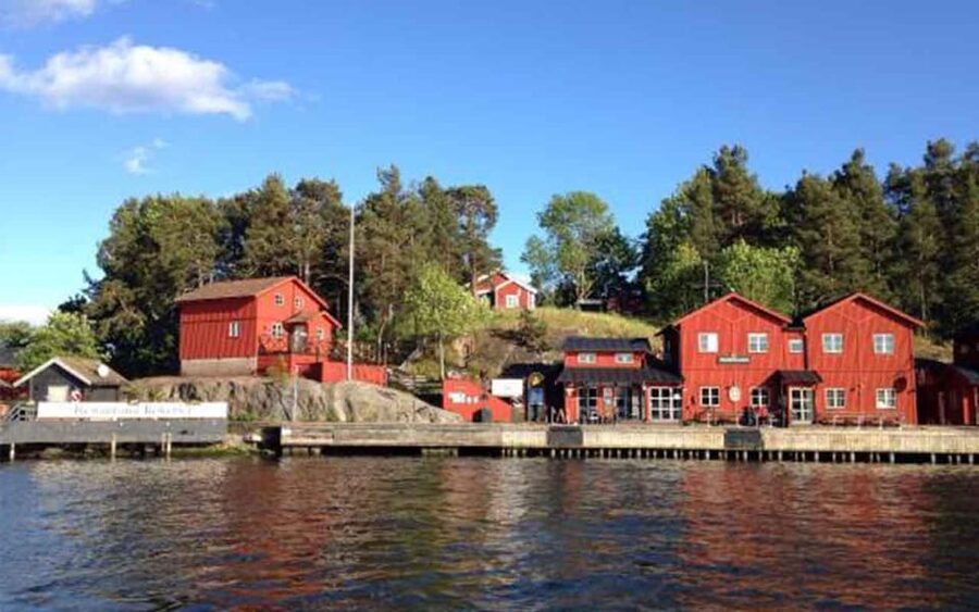 Stockholm: Archipelago Boat Tour - Leaving the city through Djurgården Canal