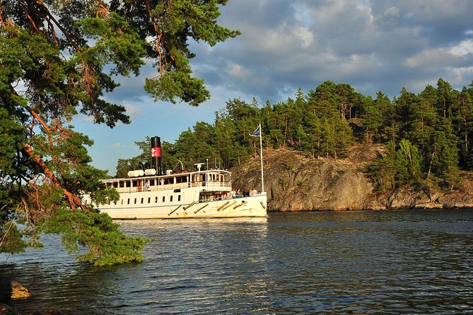 Stockholm Archipelago Cruise with Guide - Why Stockholm looks different from the water