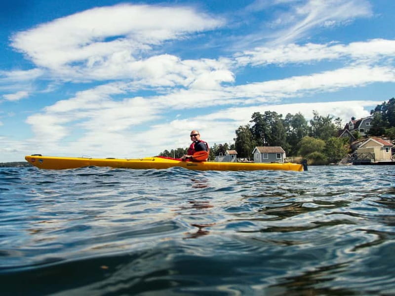 Stockholm: Archipelago Islands Kayak Tour and Outdoor Picnic - Vaxholm and its island fortress