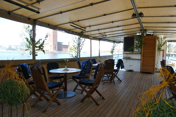 Stockholm: Archipelago Summer Tour with live guide - Food, drinks, WiFi, and the restroom