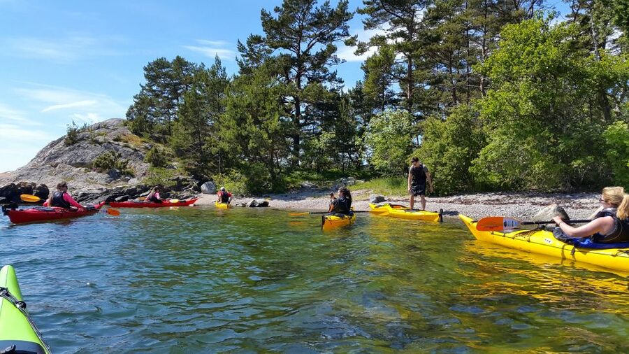 Stockholm: Full-Day Archipelago Kayaking Adventure - Swedish fika before the paddle home