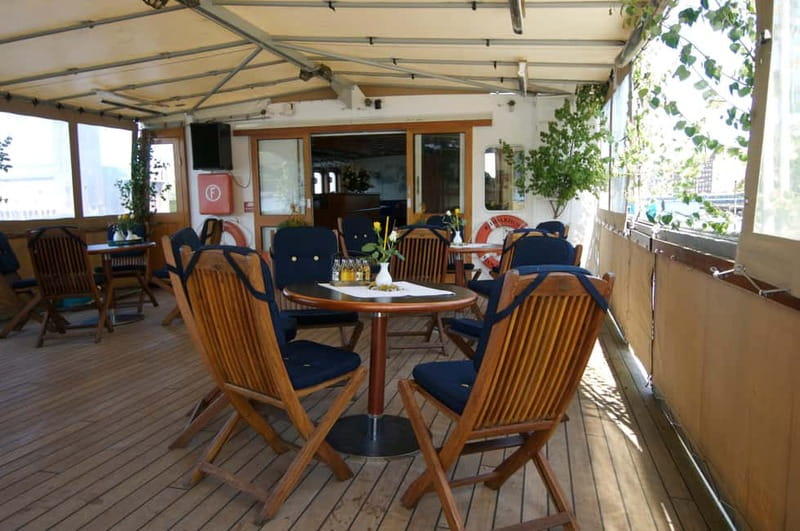 Stockholm: Midsummer Archipelago Boat Tour Live Guide - What the Midsummer theme adds