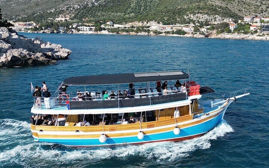 Three Island Boat Tour With Lunch - Sipan brings a quieter middle stop