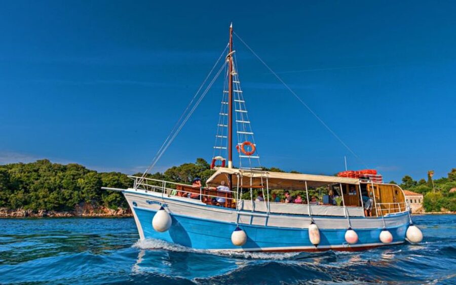 Three Island Boat Tour With Lunch - The 45-minute cruise out of Dubrovnik