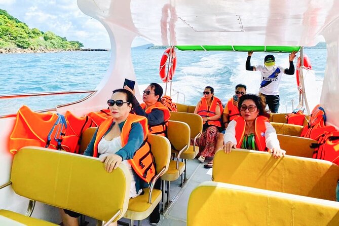 Three Islands Canoe Tour in Phu Quoc - May Rut Island is the main lunch and beach break