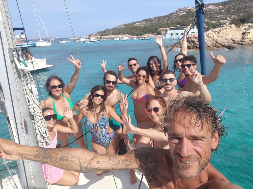 Tour of the islands of the archipelago with lunch and drinks - A small boat is the right way to see La Maddalena