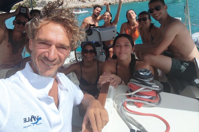 Tour to the islands of the La Maddalena Archipelago by sailing boat - The crew and the feel of the boat