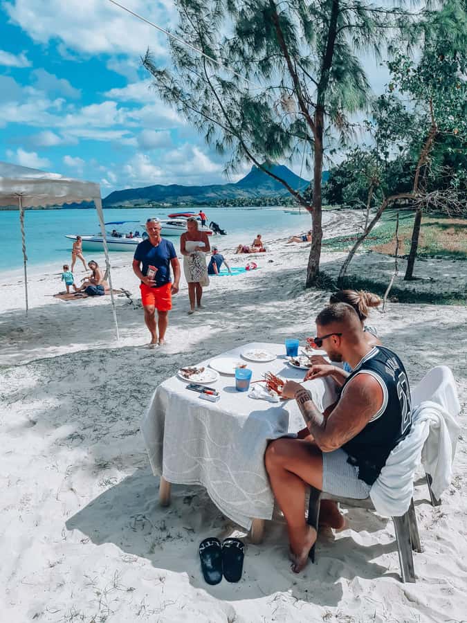 Trou D'Eau Douce: 5 island tour Mauritius with lunch/drinks - Fouquets Island and the dolphin-watching claim