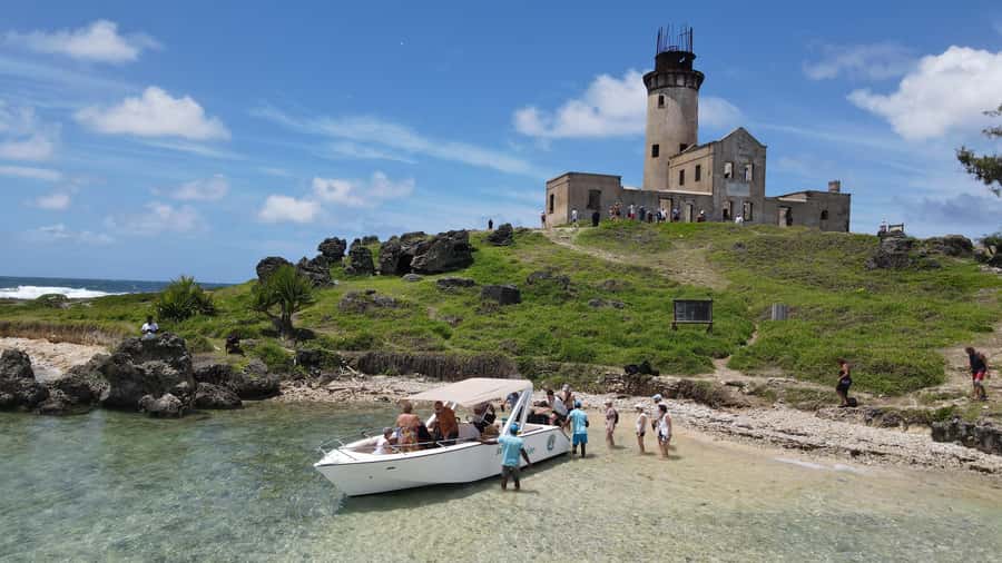Trou d'Eau Douce: 5 Islands Tour with Snorkeling and BBQ - A fast start from Cabane du Pêcheur