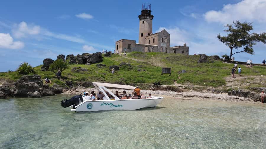 Trou d'Eau Douce: 5 Islands Tour with Snorkeling and BBQ - Snorkeling near Île aux Aigrettes