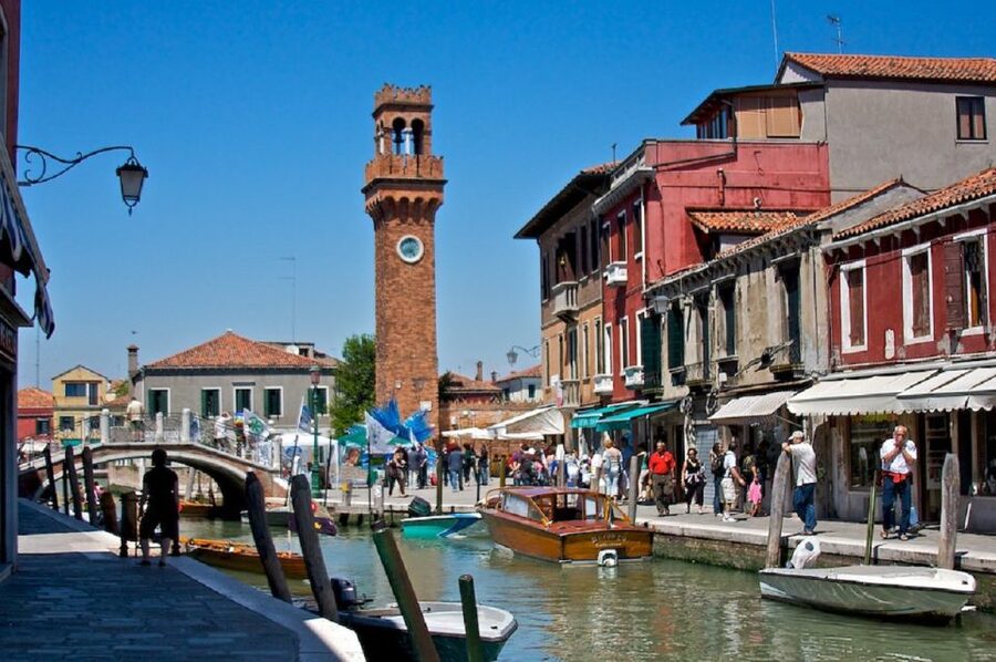 Venice: Guided Islands Cruise to Murano, Burano & Torcello - Guide quality and hearing the commentary
