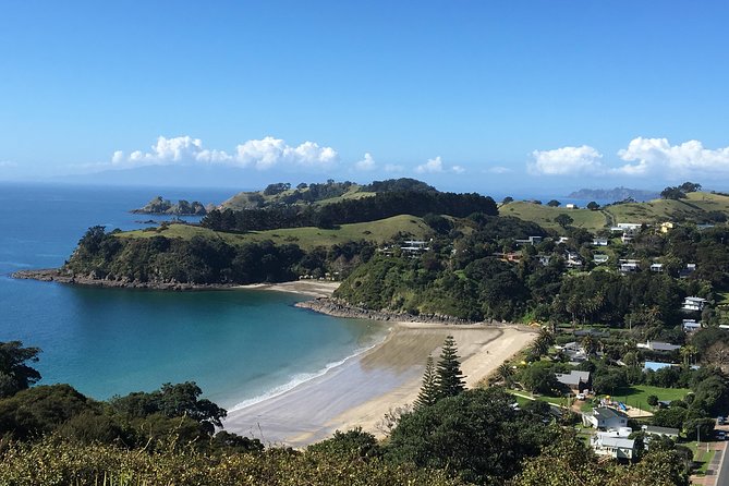 Waiheke Island Hop-On Hop-Off Explorer Bus - Onetangi Beach and the museum stops