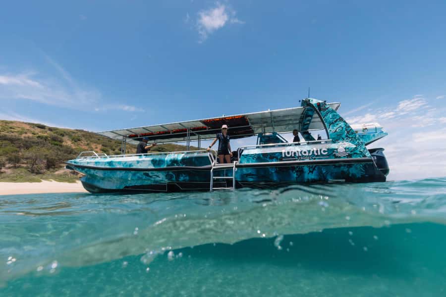 Yeppoon: Great Keppel Island Fast Boat Snorkel & Lunch Tour - Racing from Keppel Bay Marina to the islands