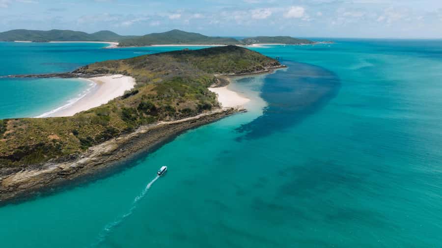 Yeppoon: Great Keppel Island Fast Boat Snorkel & Lunch Tour - Beach time, paddle boards, and the inflatable pontoon