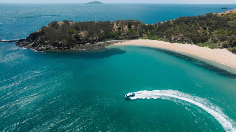 Yeppoon: Great Keppel Island Fast Boat Snorkel & Lunch Tour - Weather, comfort, and who should book
