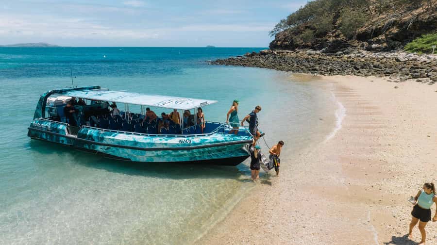 Yeppoon: Great Keppel Island Fast Boat Snorkel & Lunch Tour - Snorkeling around the Keppel reefs