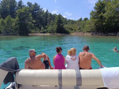 3 Islands Half-Day Boat Tour with Snorkeling & Fruit