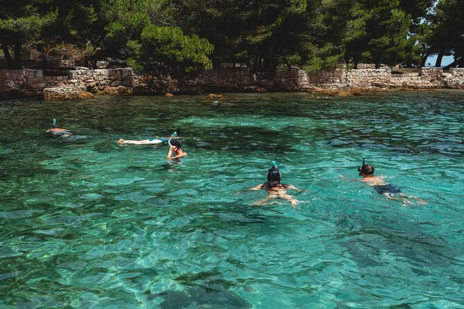 Zadar: 3 Islands Luxury Boat Tour with Aperol Spritz & Snorkeling - Should you book the Ošljak and Ugljan boat tour?